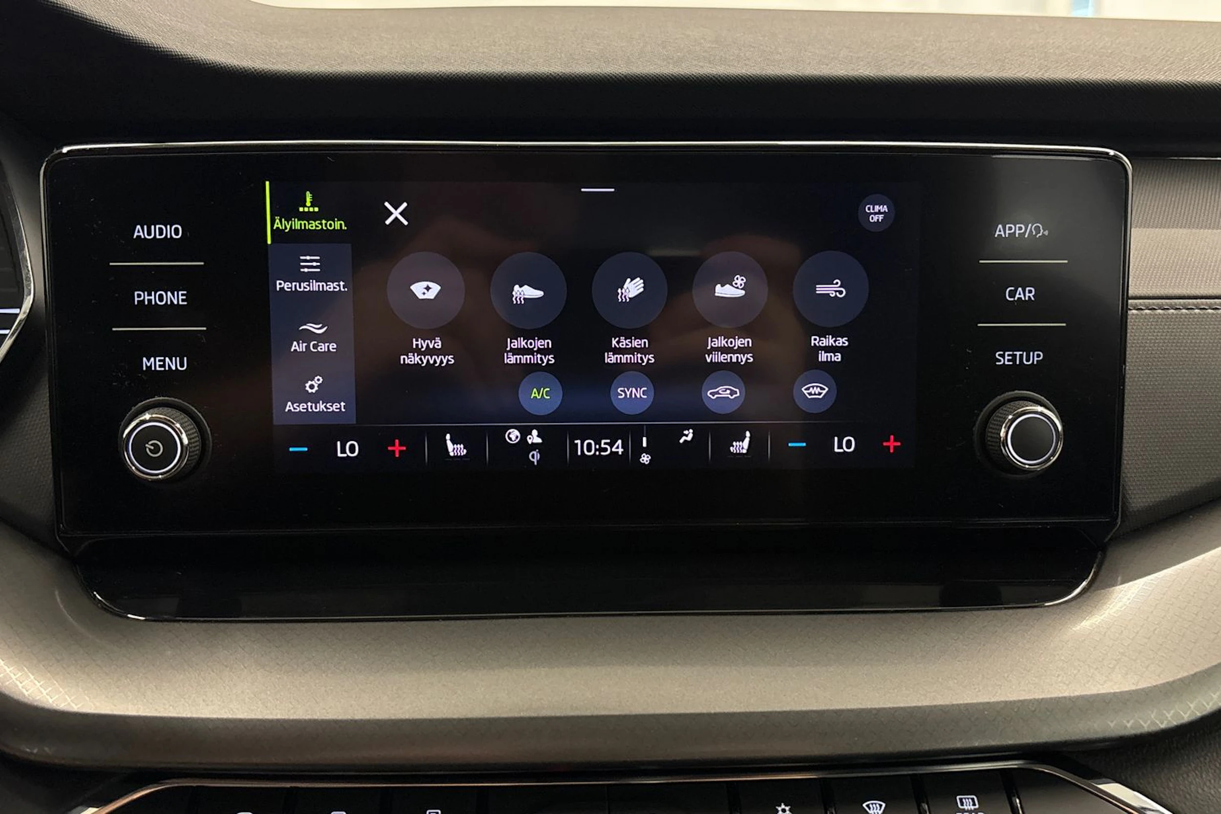 valkoinen Skoda Octavia 2021 kuva 17.