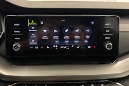 valkoinen Skoda Octavia 2021 kuva 17.