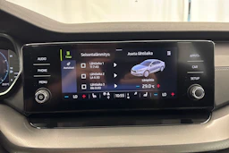 valkoinen Skoda Octavia 2021 kuva 18.