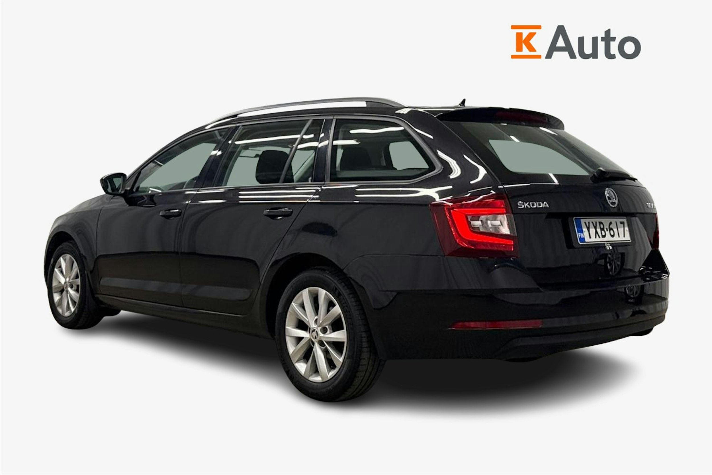 musta Skoda Octavia 2020 kuva 2.