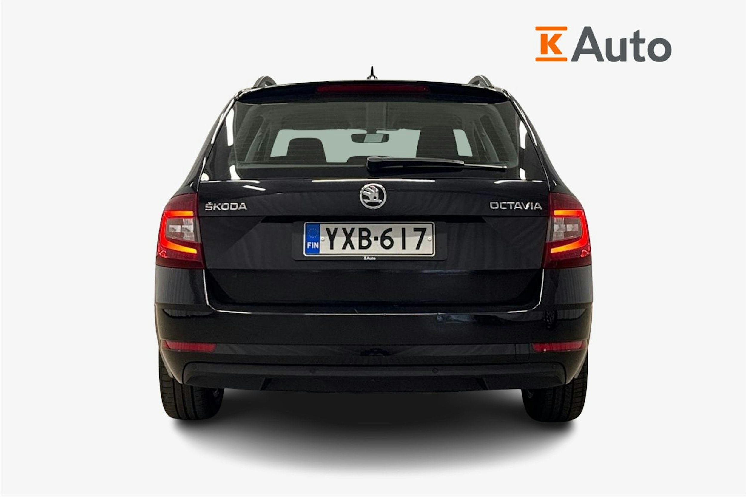 musta Skoda Octavia 2020 kuva 3.