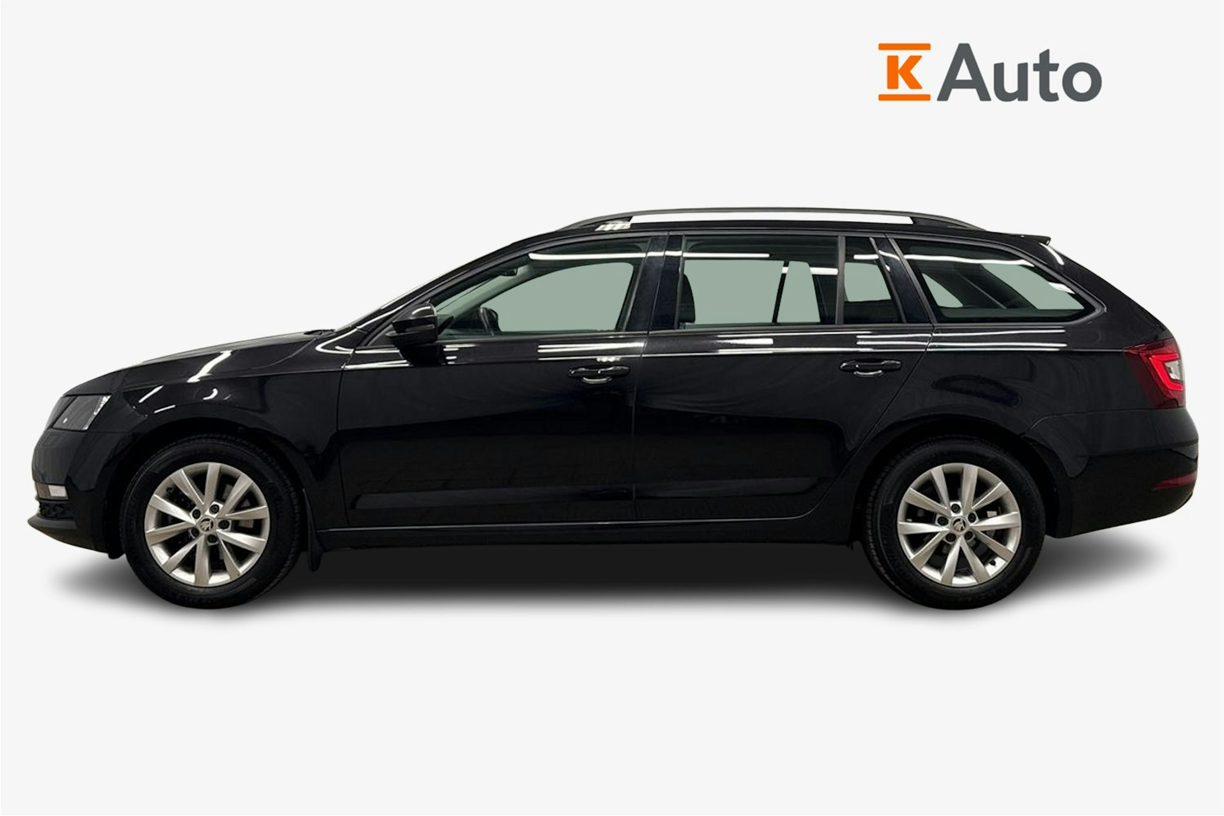 musta Skoda Octavia 2020 kuva 6.