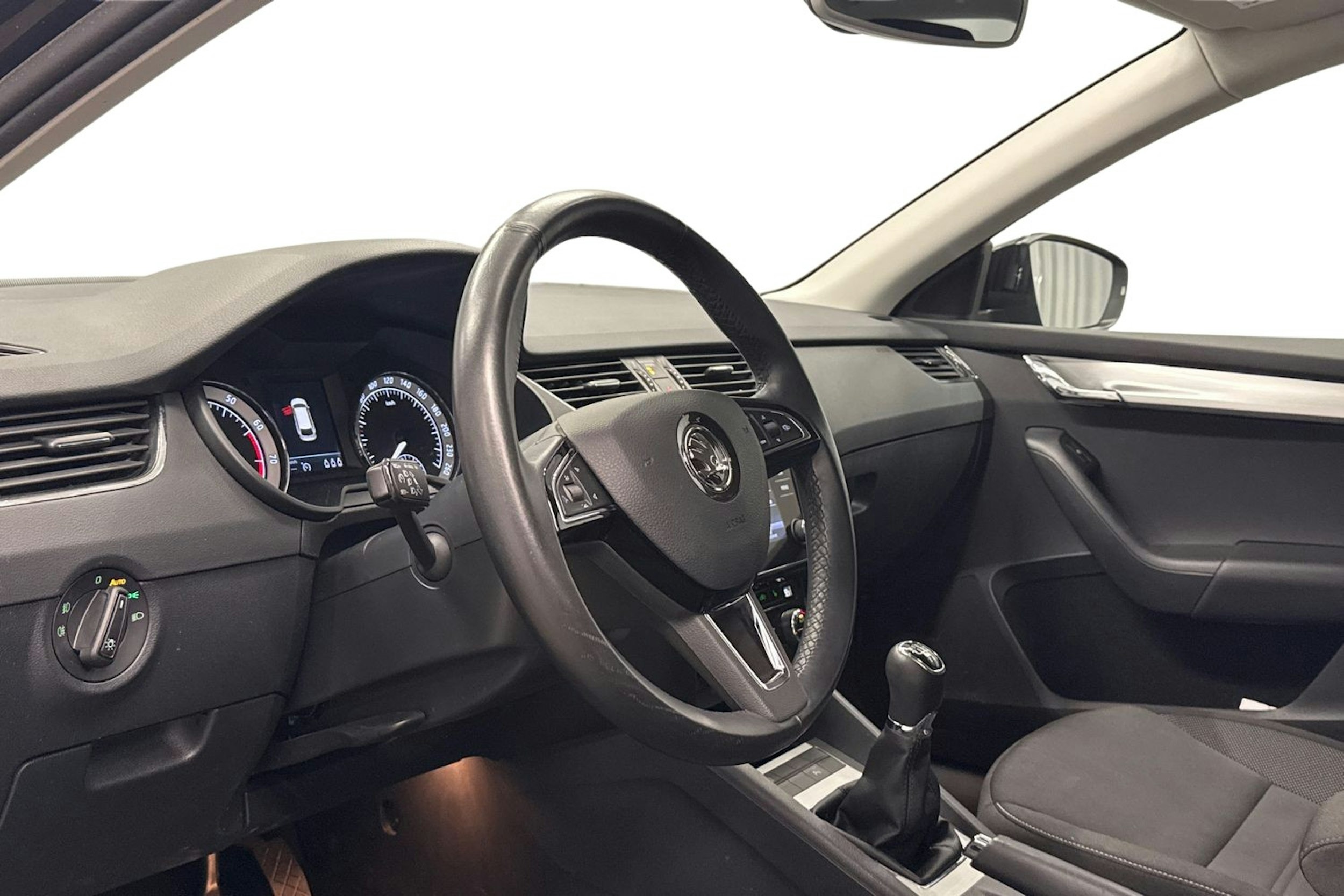 musta Skoda Octavia 2020 kuva 7.