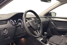 musta Skoda Octavia 2020 kuva 7.