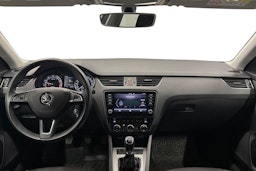 musta Skoda Octavia 2020 kuva 9.