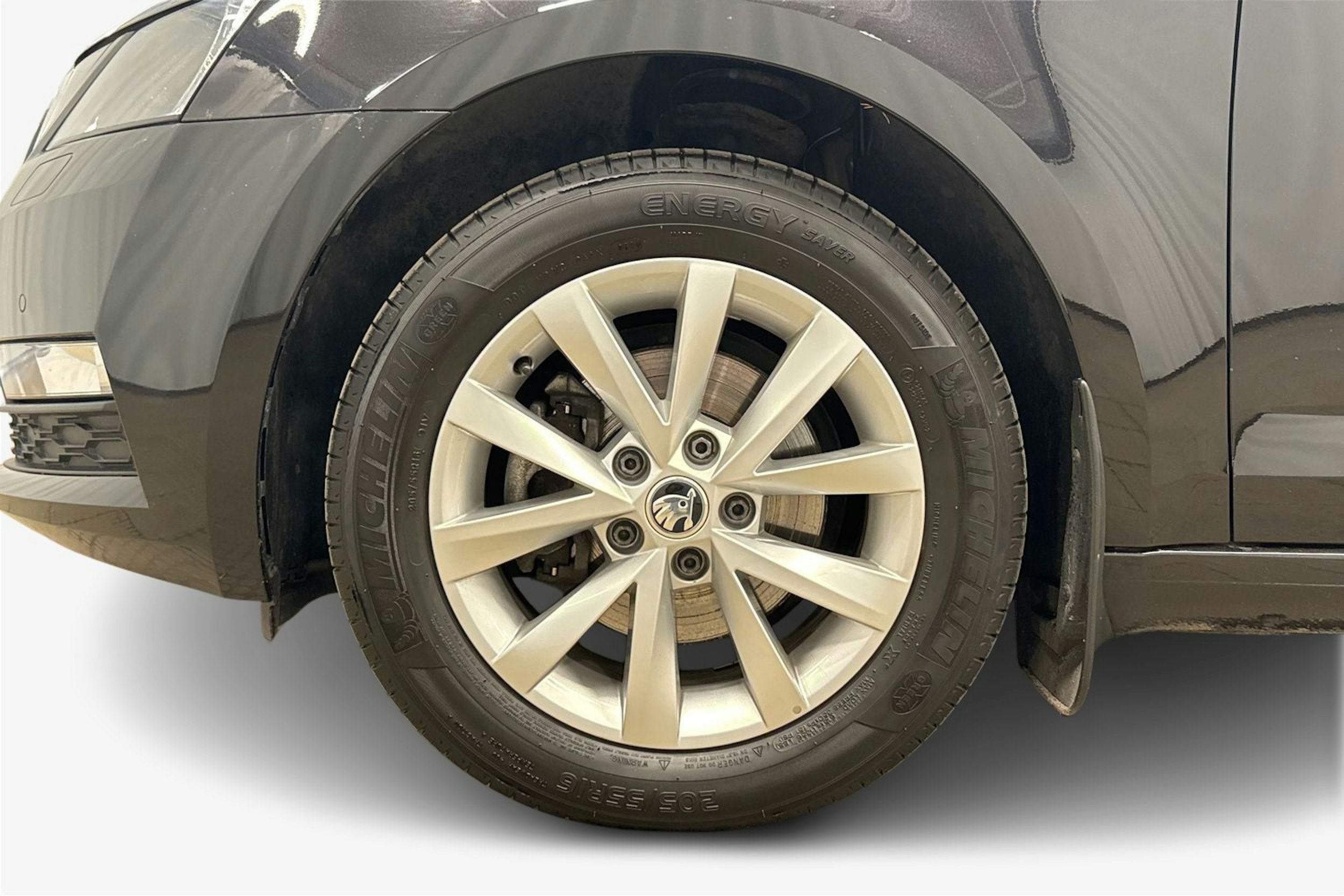 musta Skoda Octavia 2020 kuva 11.