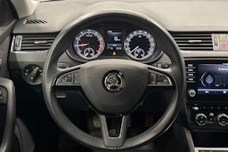 musta Skoda Octavia 2020 kuva 14.