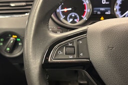 musta Skoda Octavia 2020 kuva 16.