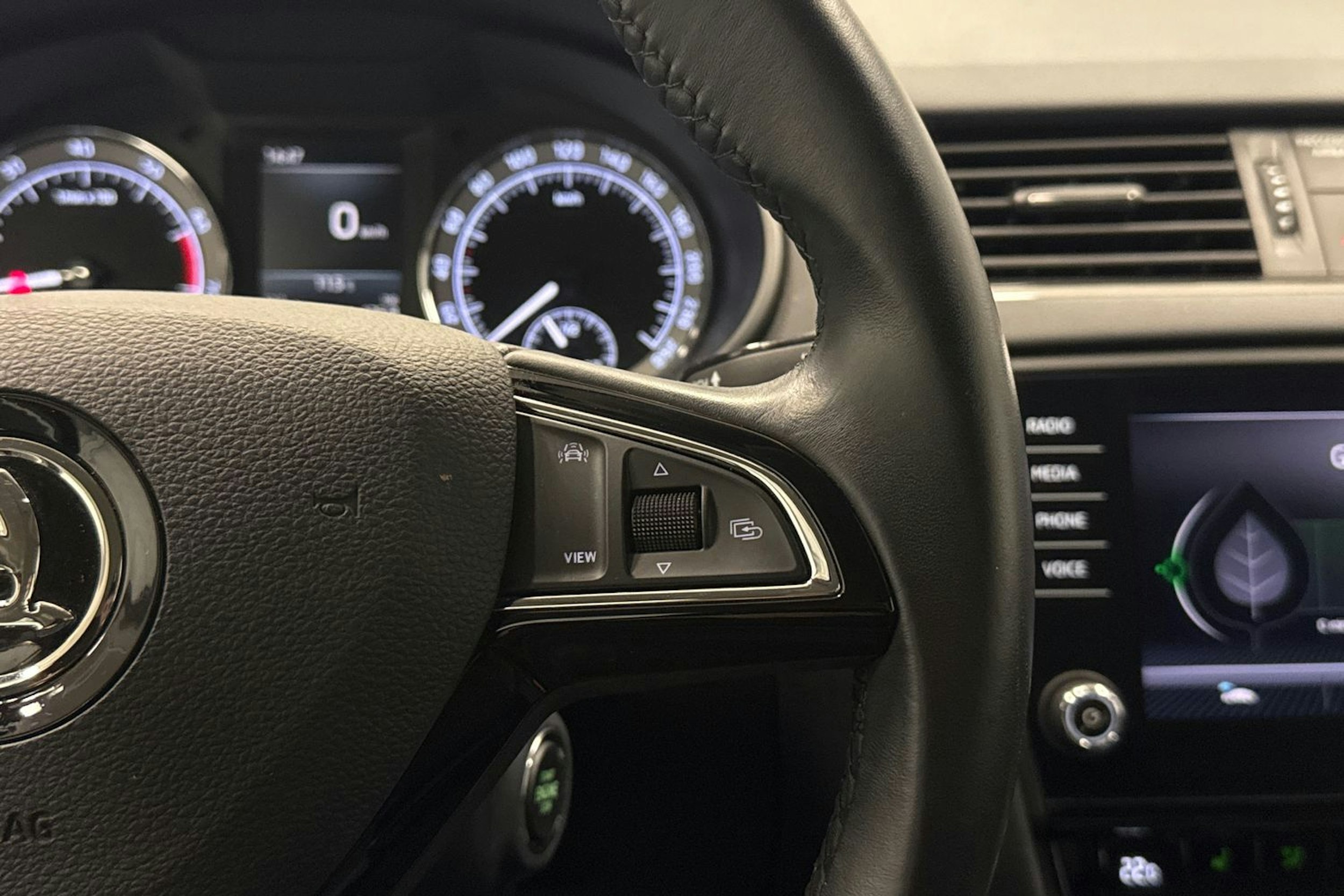 musta Skoda Octavia 2020 kuva 17.