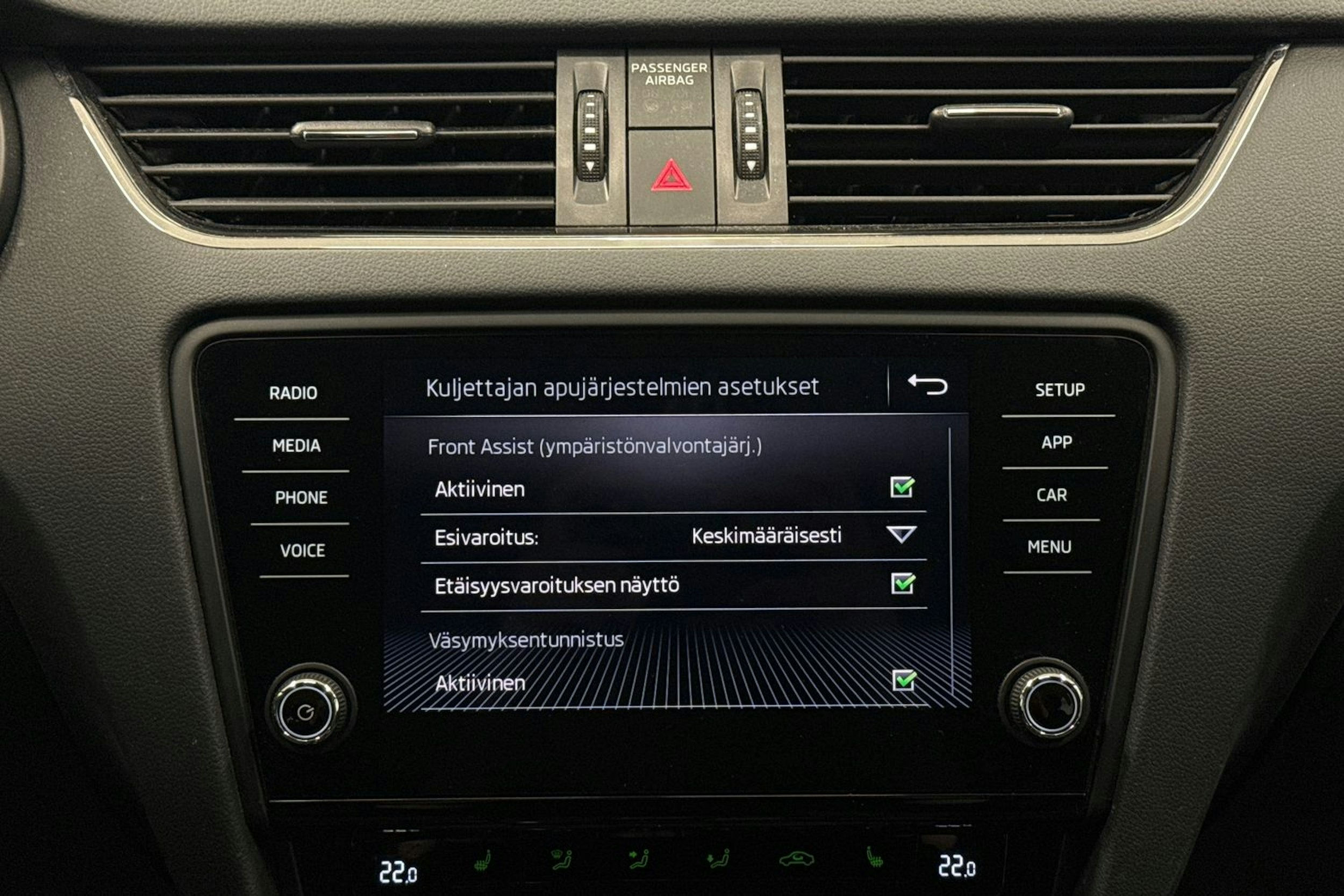 musta Skoda Octavia 2020 kuva 18.