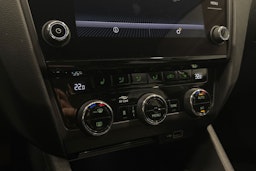 musta Skoda Octavia 2020 kuva 21.