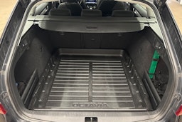 musta Skoda Octavia 2020 kuva 24.
