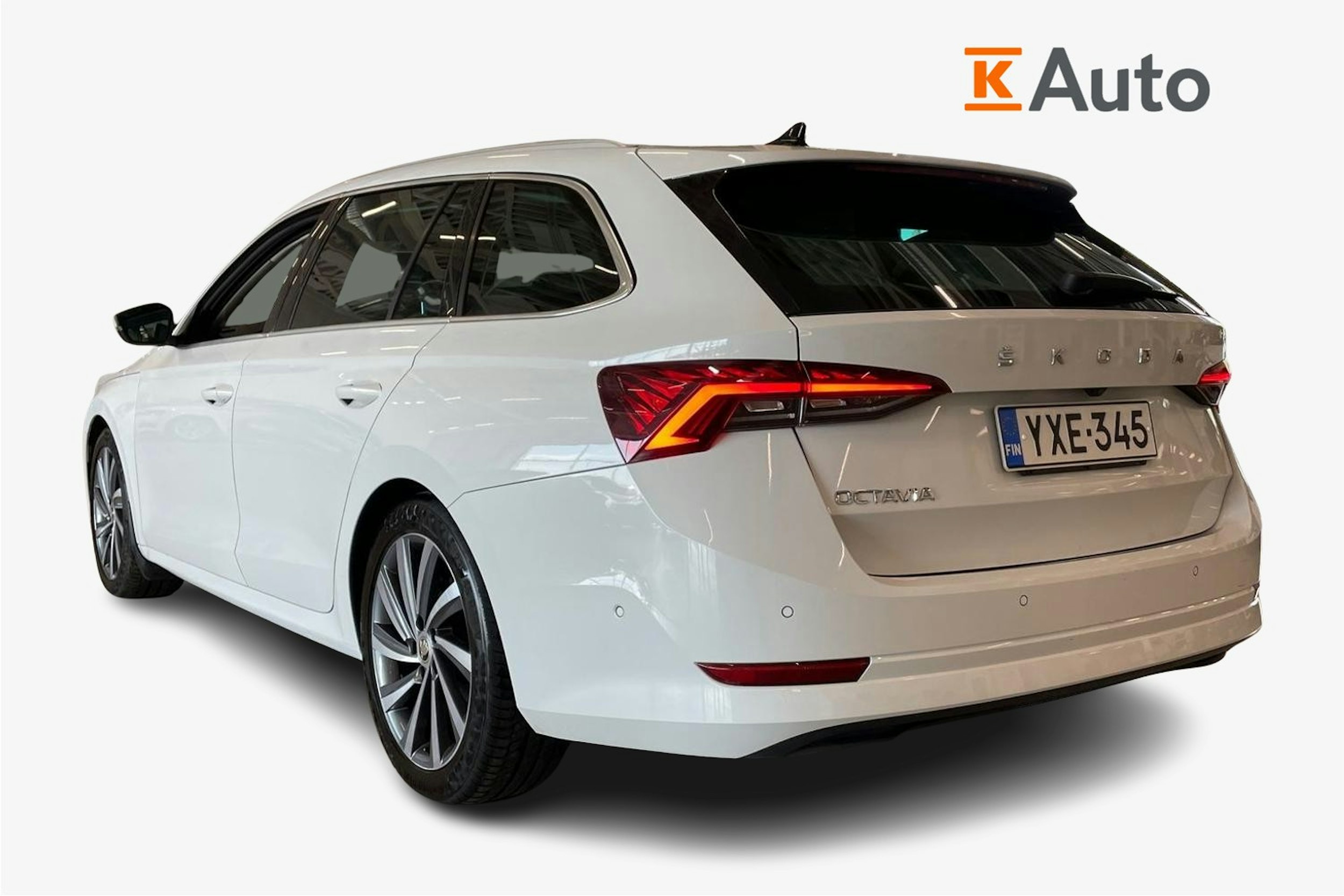 valkoinen Skoda Octavia 2020 kuva 2.