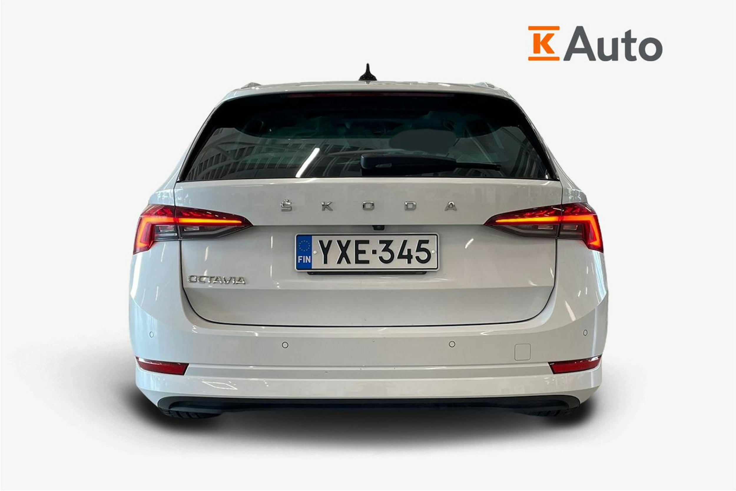 valkoinen Skoda Octavia 2020 kuva 3.