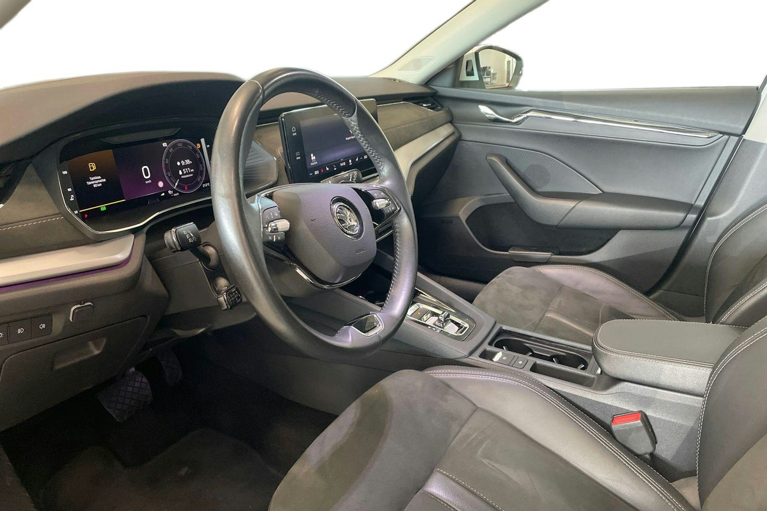 valkoinen Skoda Octavia 2020 kuva 7.