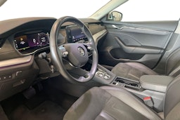 valkoinen Skoda Octavia 2020 kuva 7.