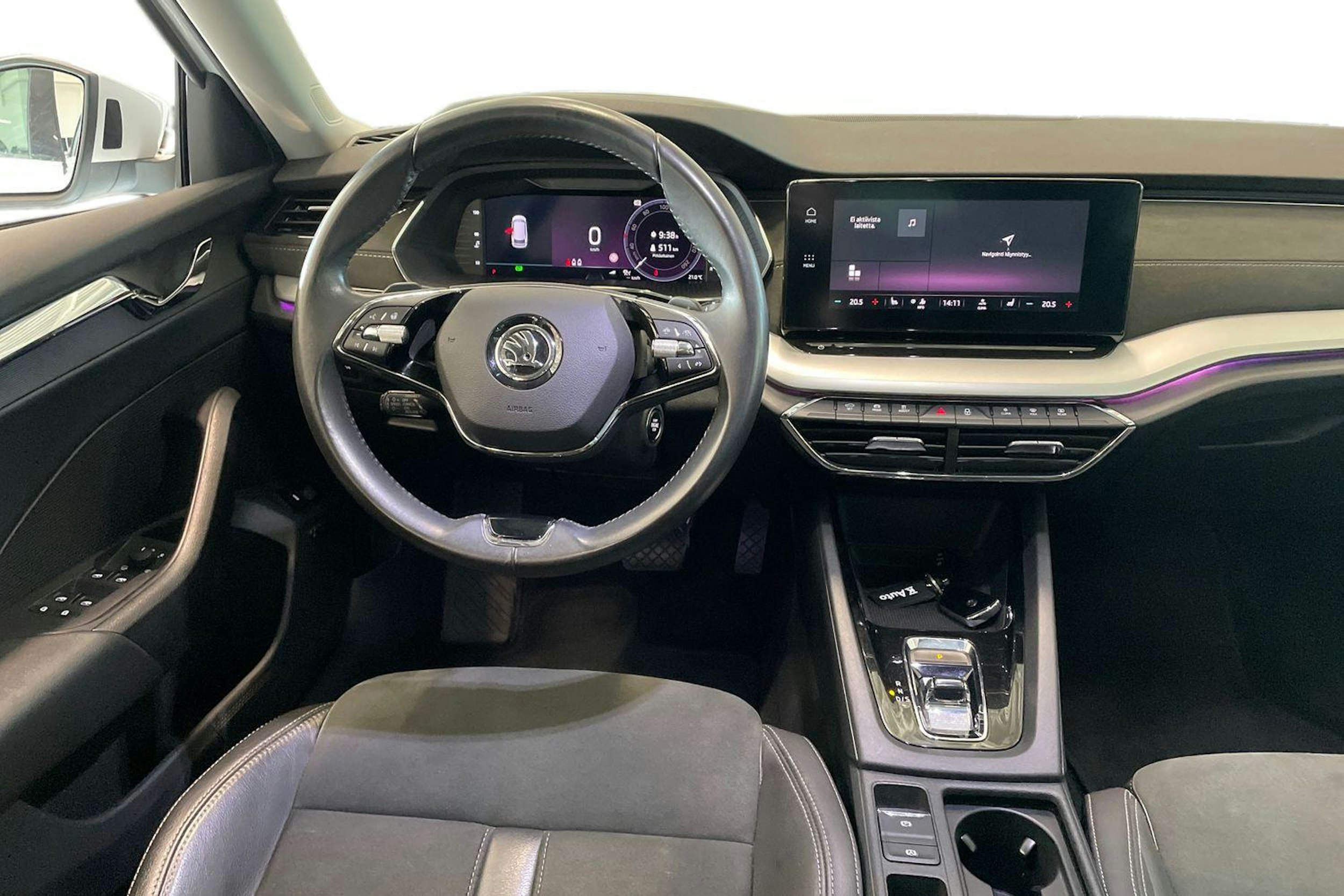 valkoinen Skoda Octavia 2020 kuva 9.