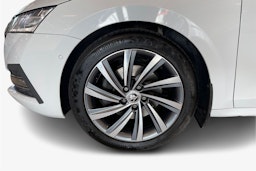 valkoinen Skoda Octavia 2020 kuva 11.
