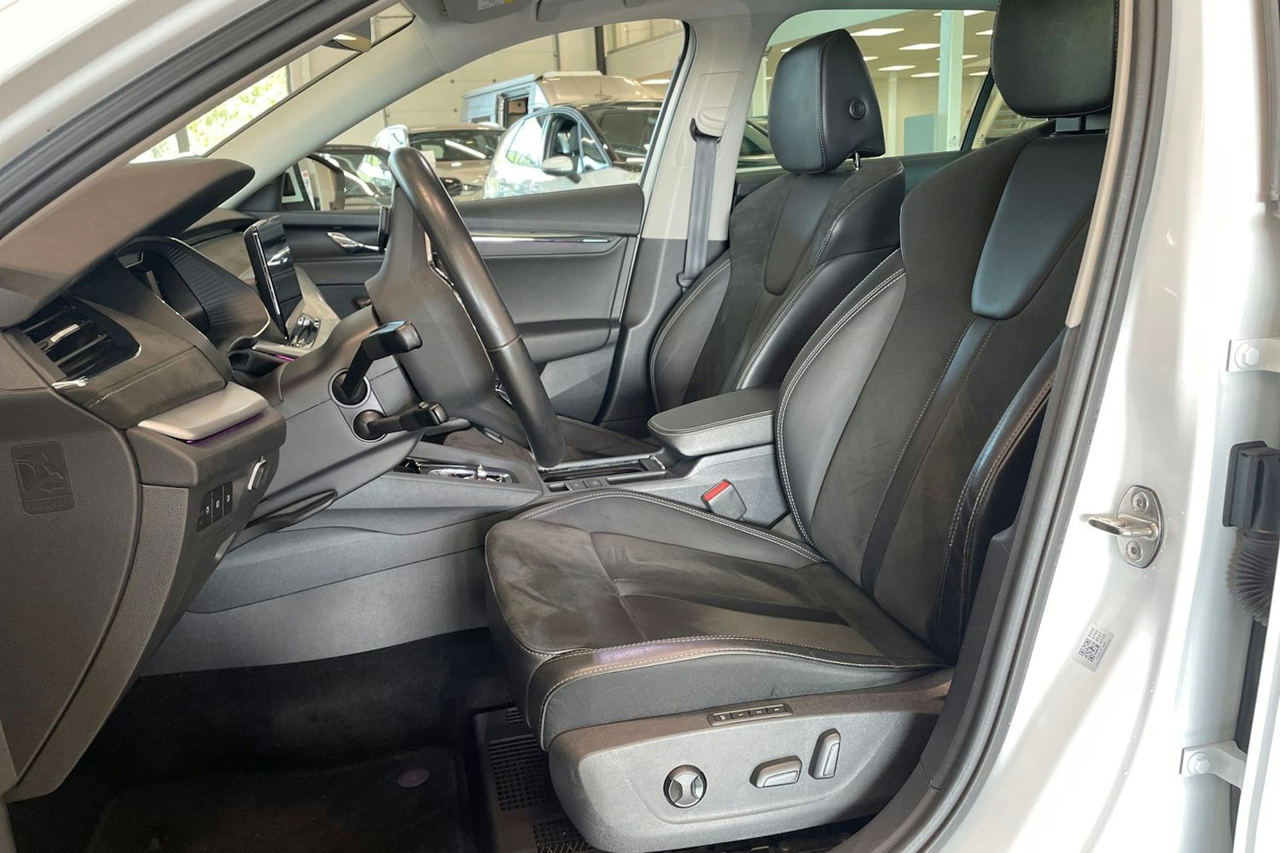 valkoinen Skoda Octavia 2020 kuva 14.