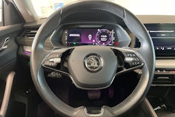 valkoinen Skoda Octavia 2020 kuva 17.