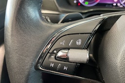 valkoinen Skoda Octavia 2020 kuva 19.