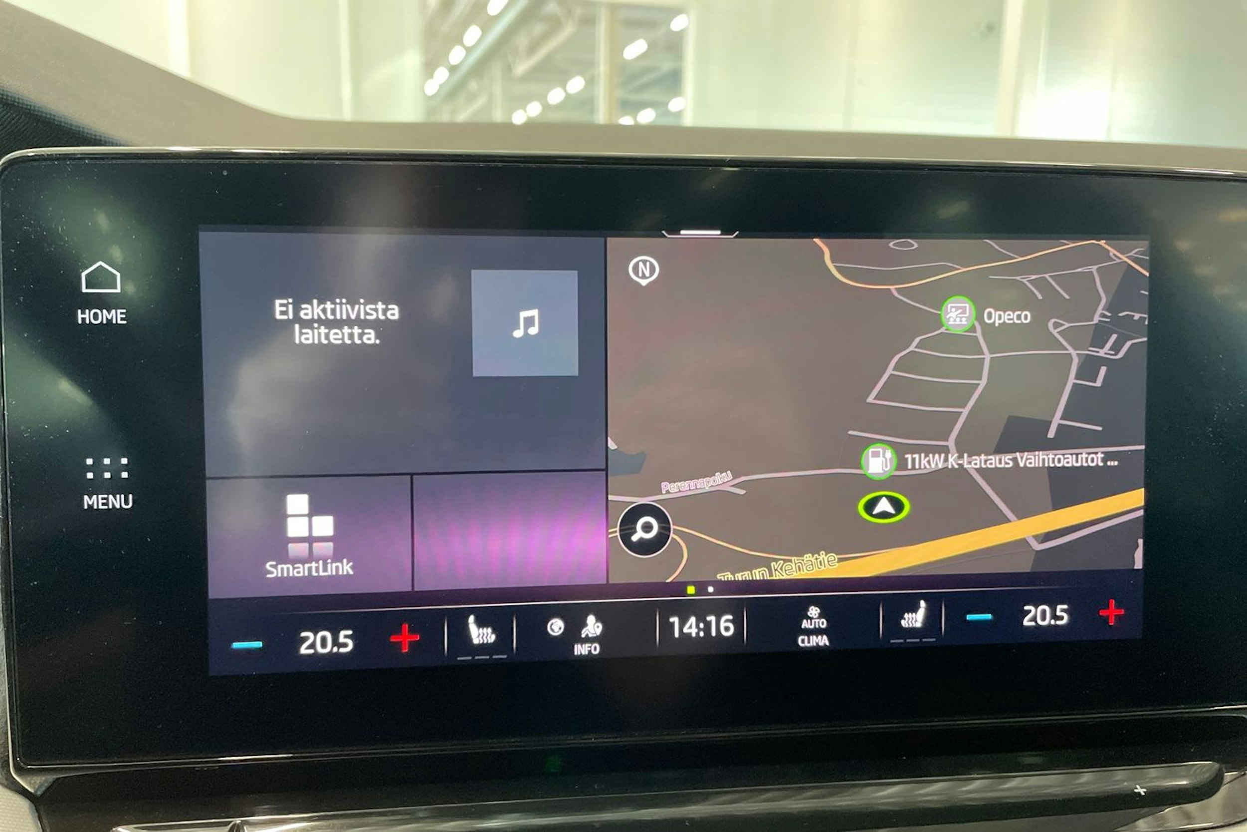 valkoinen Skoda Octavia 2020 kuva 26.