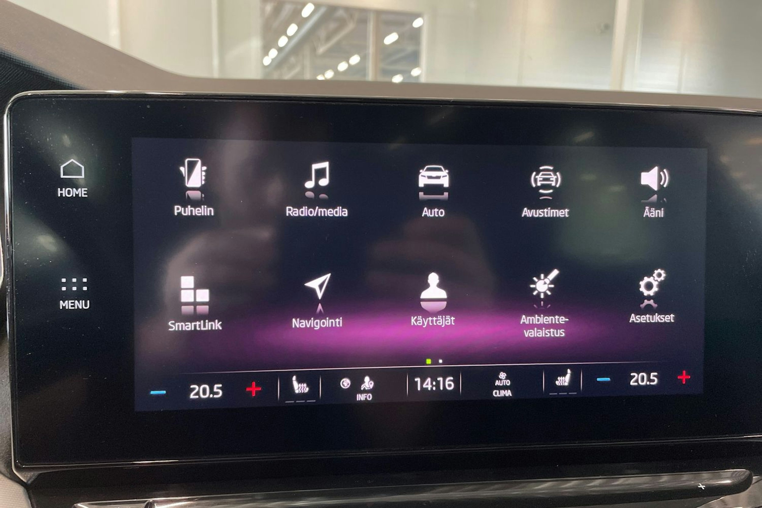 valkoinen Skoda Octavia 2020 kuva 27.