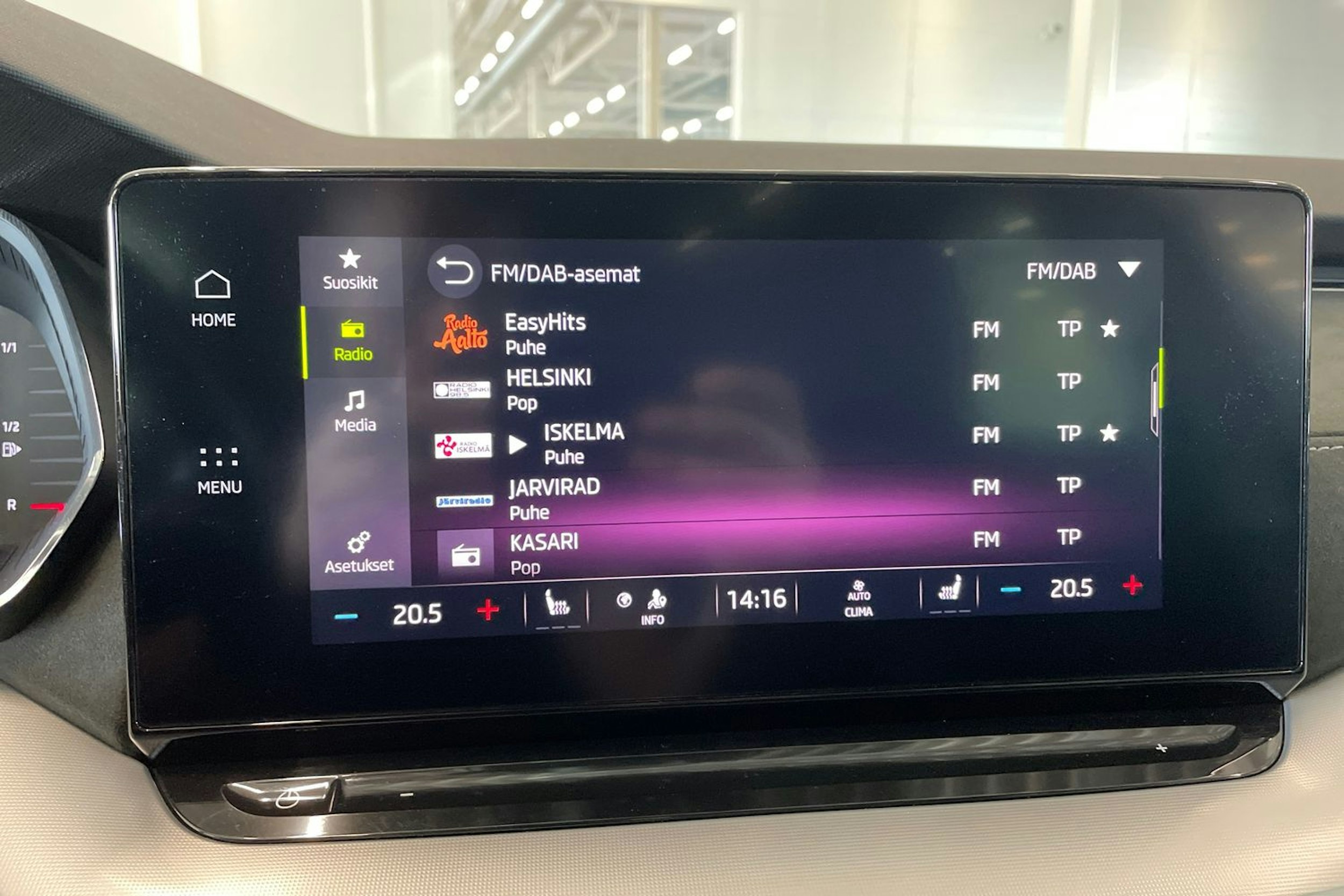 valkoinen Skoda Octavia 2020 kuva 30.