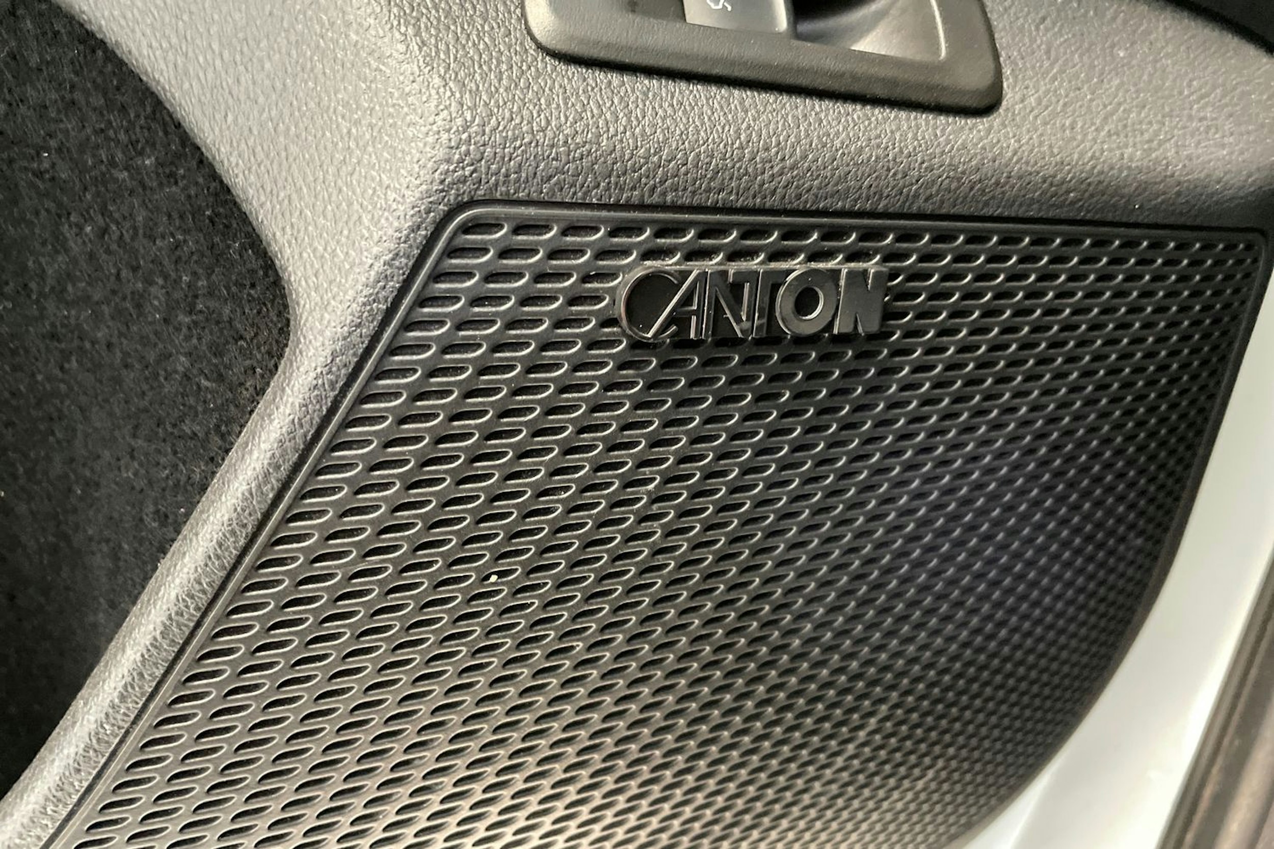 valkoinen Skoda Octavia 2020 kuva 41.