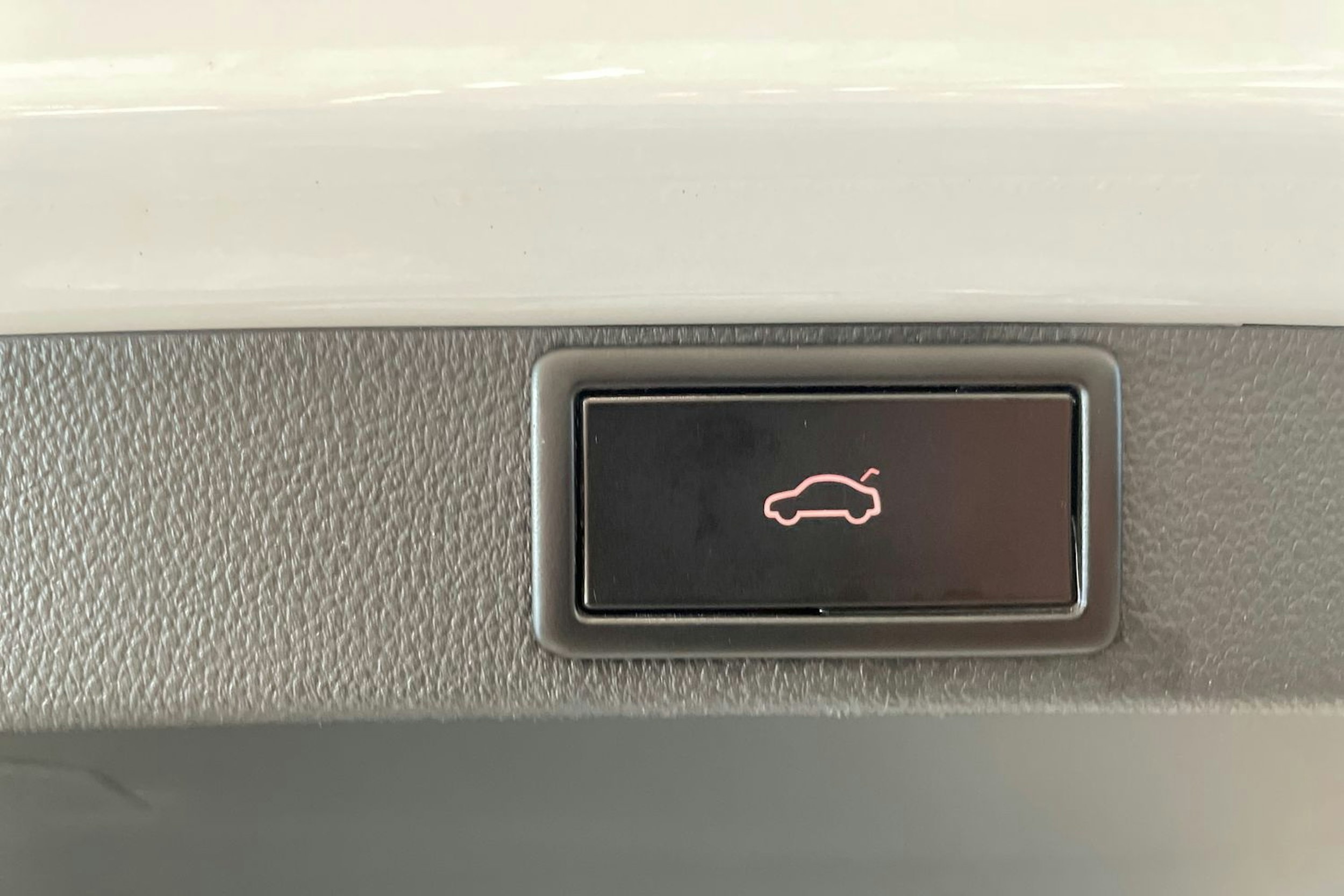 valkoinen Skoda Octavia 2020 kuva 44.