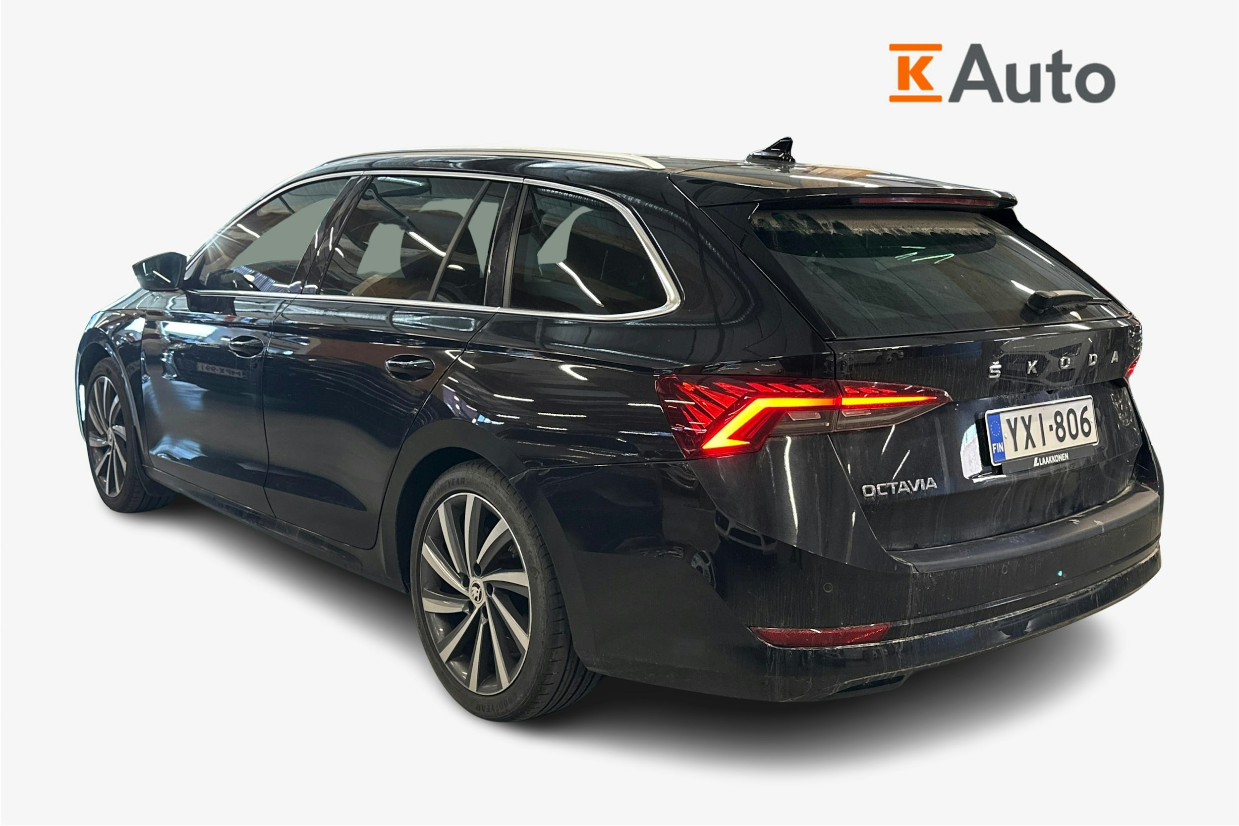 musta Skoda Octavia 2020 kuva 2.