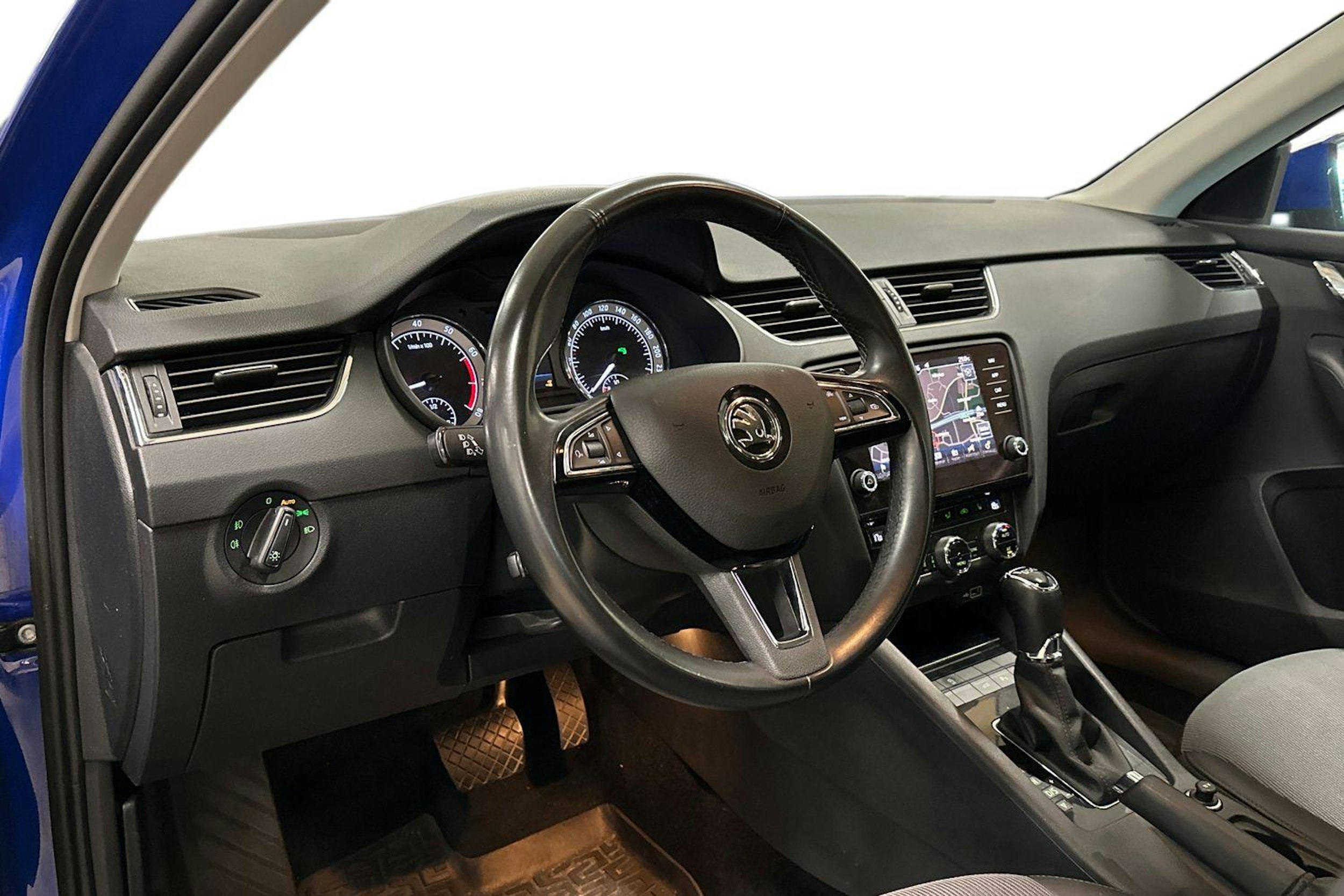 sininen Skoda Octavia 2020 kuva 3.