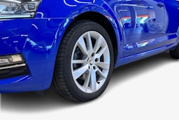 sininen Skoda Octavia 2020 kuva 7.