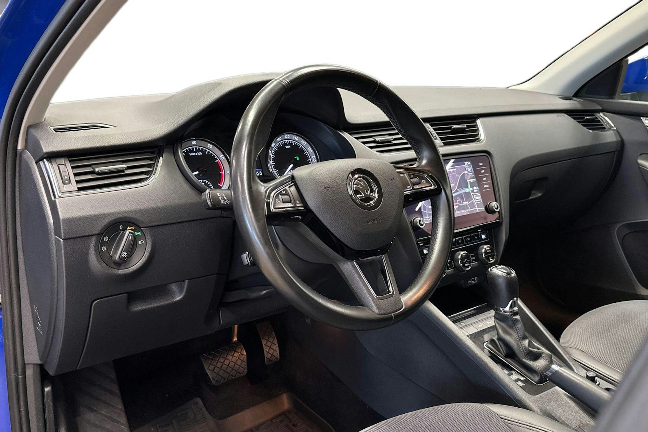 sininen Skoda Octavia 2020 kuva 10.