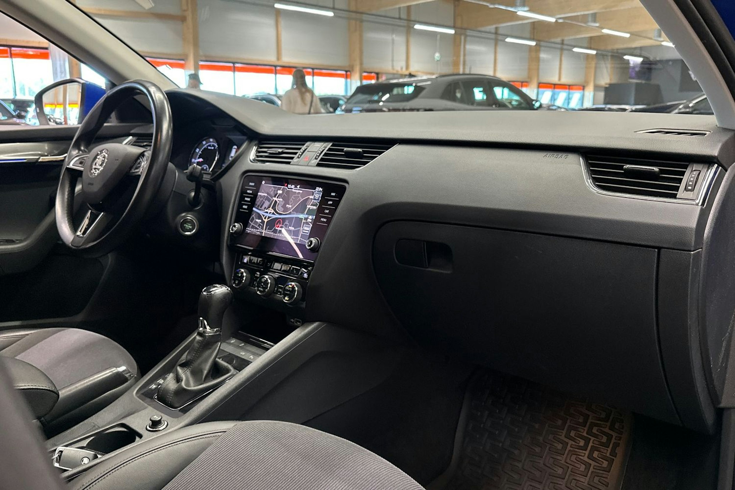 sininen Skoda Octavia 2020 kuva 13.