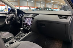 sininen Skoda Octavia 2020 kuva 13.