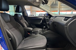 sininen Skoda Octavia 2020 kuva 14.