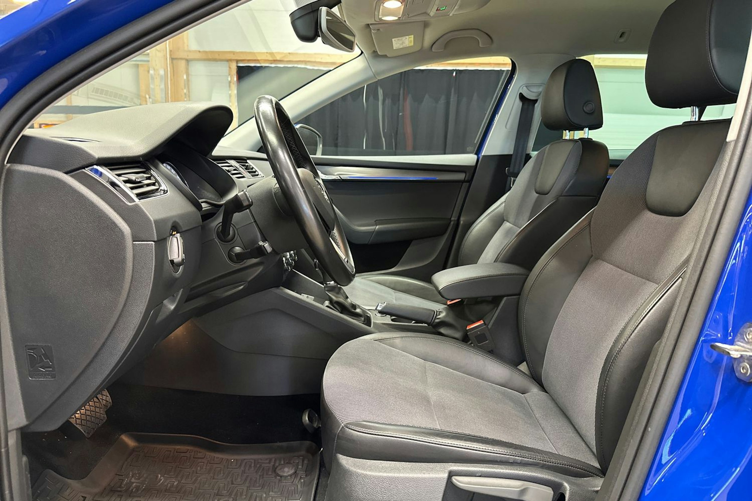 sininen Skoda Octavia 2020 kuva 16.