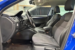 sininen Skoda Octavia 2020 kuva 16.