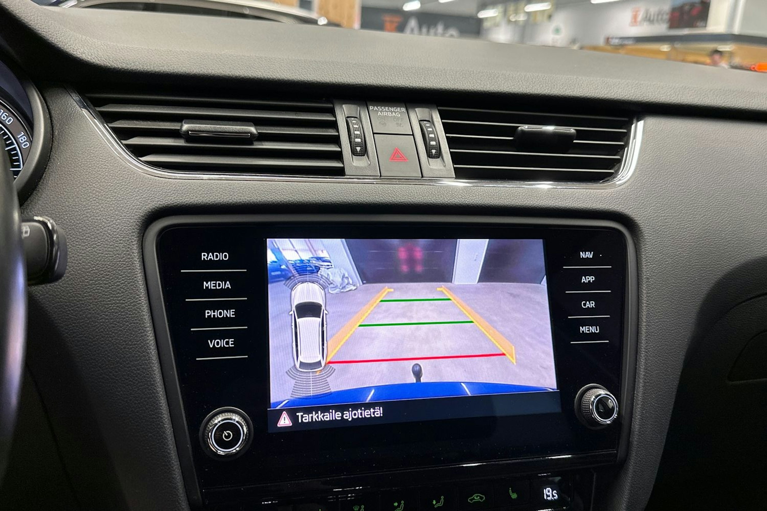 sininen Skoda Octavia 2020 kuva 18.