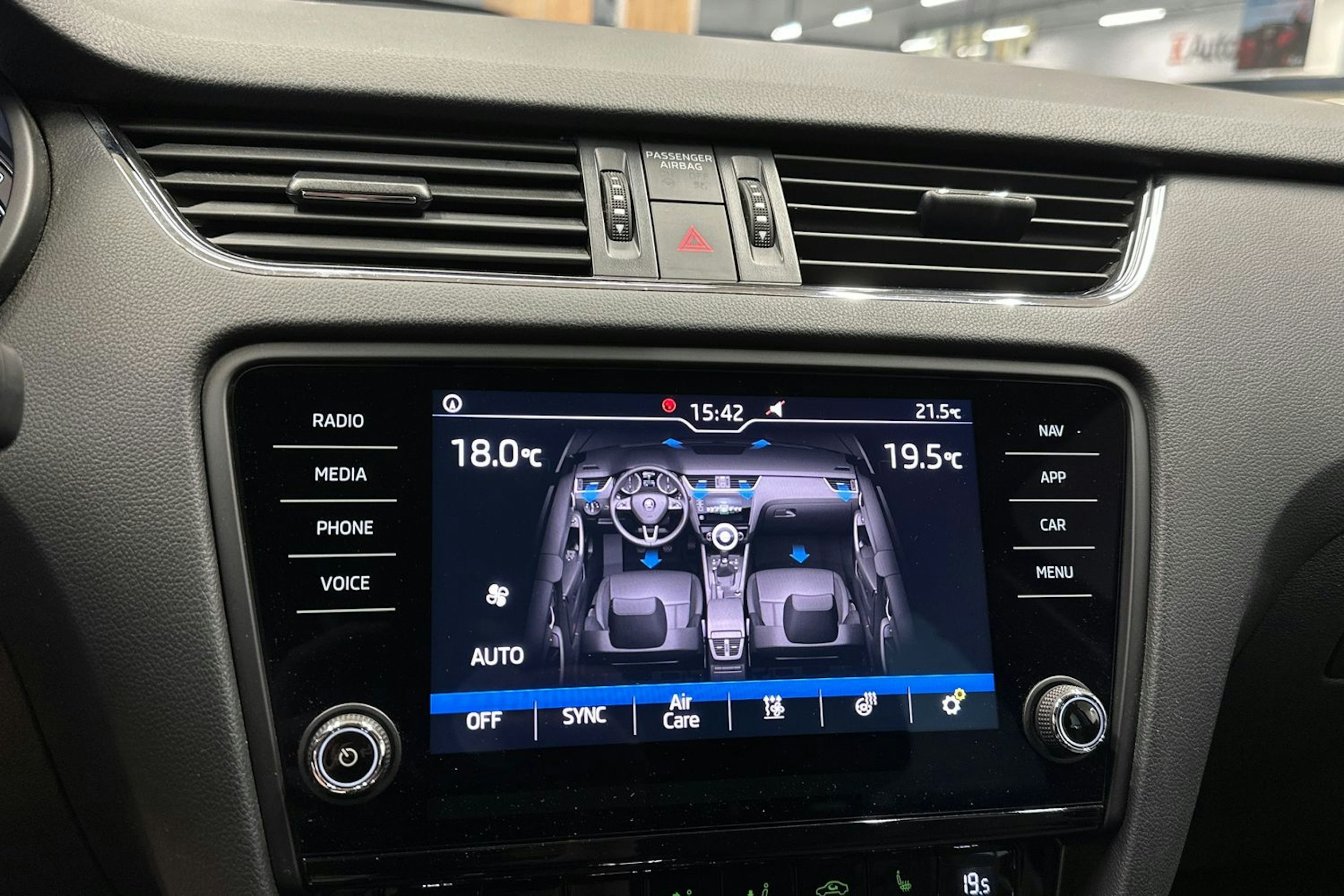sininen Skoda Octavia 2020 kuva 21.