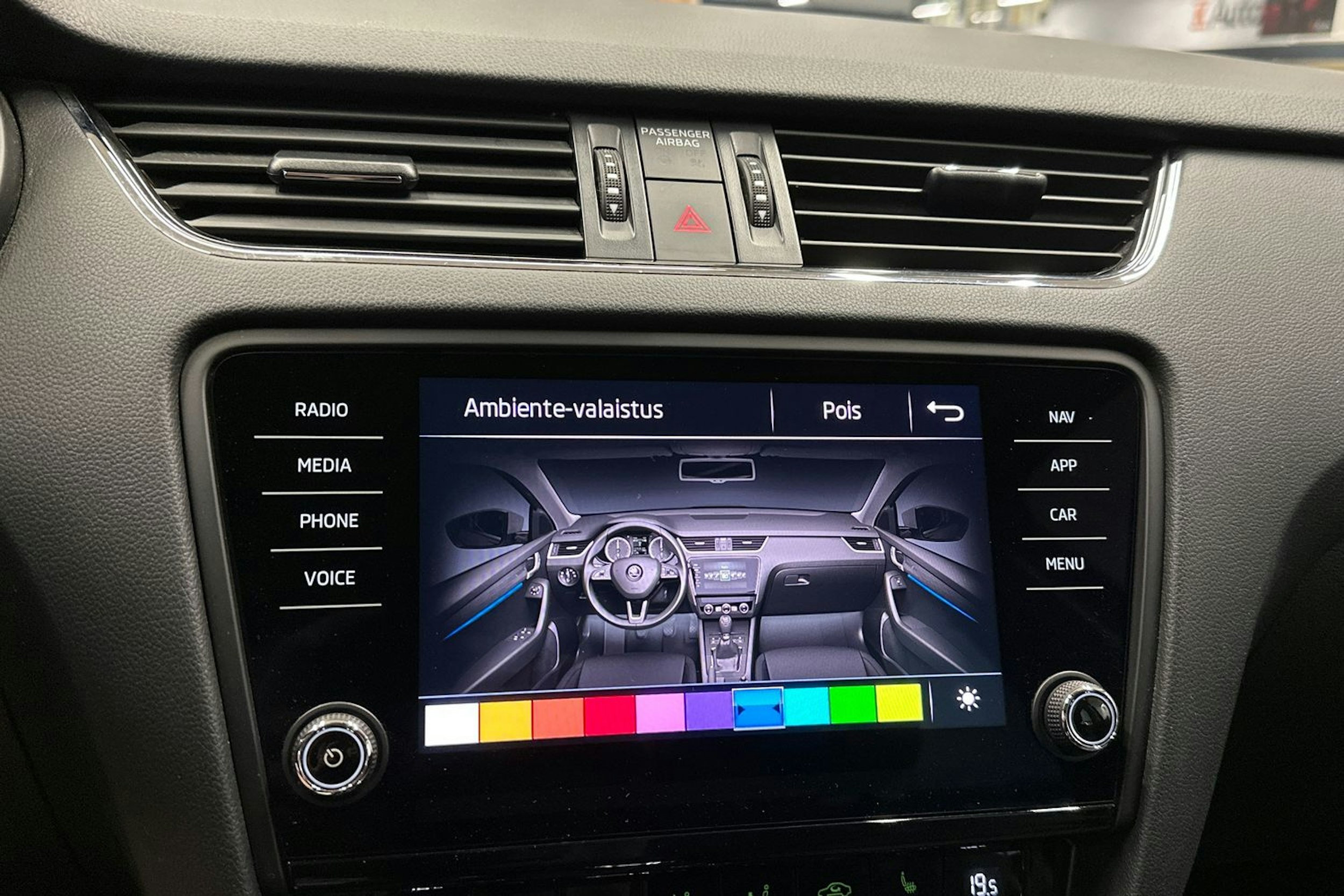 sininen Skoda Octavia 2020 kuva 22.