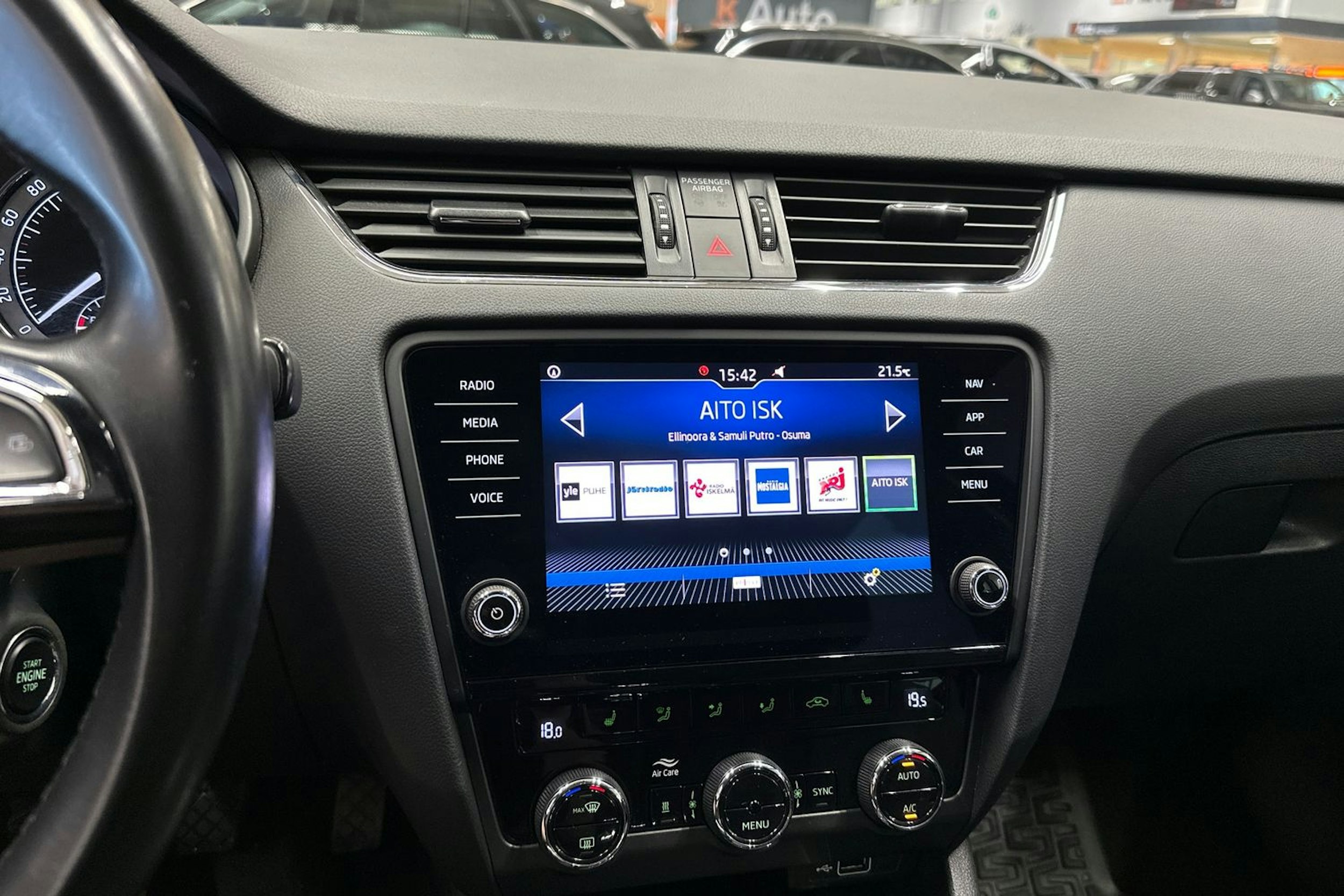 sininen Skoda Octavia 2020 kuva 23.