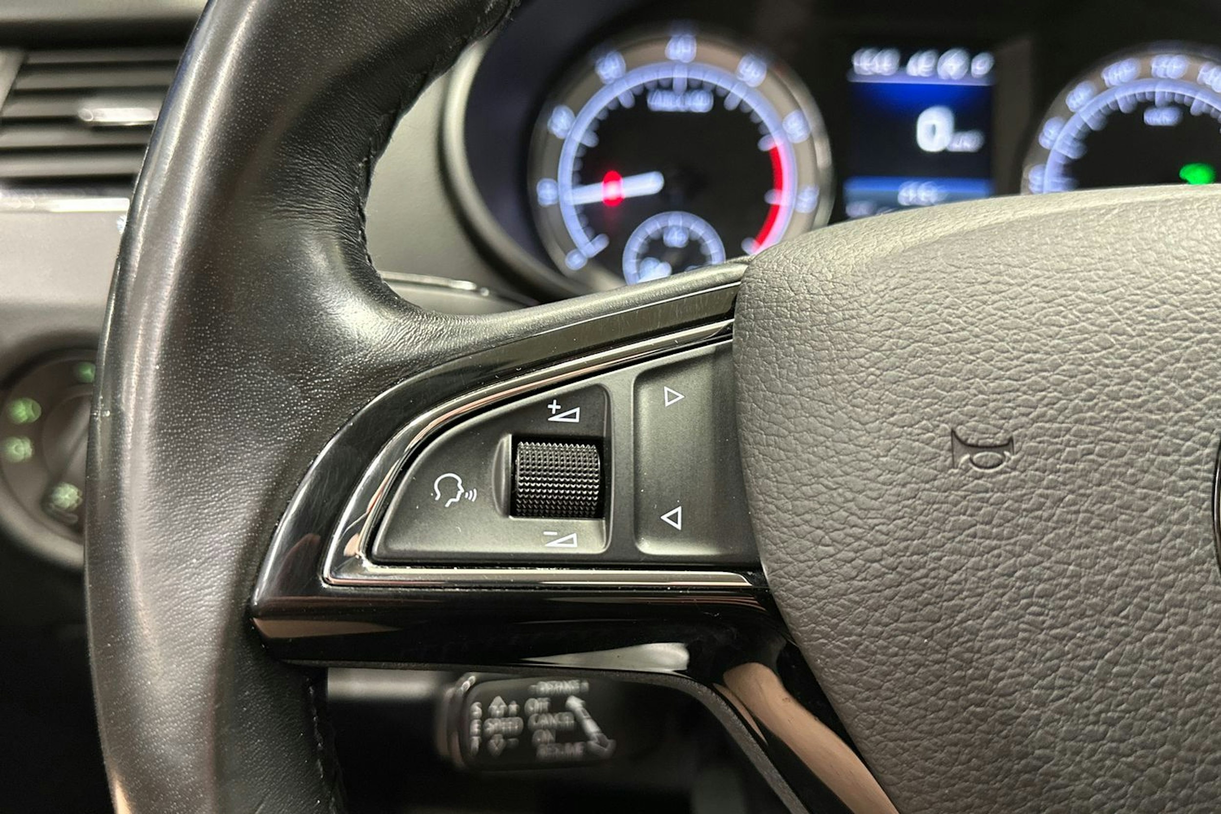 sininen Skoda Octavia 2020 kuva 28.