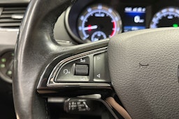 sininen Skoda Octavia 2020 kuva 28.