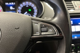 sininen Skoda Octavia 2020 kuva 29.