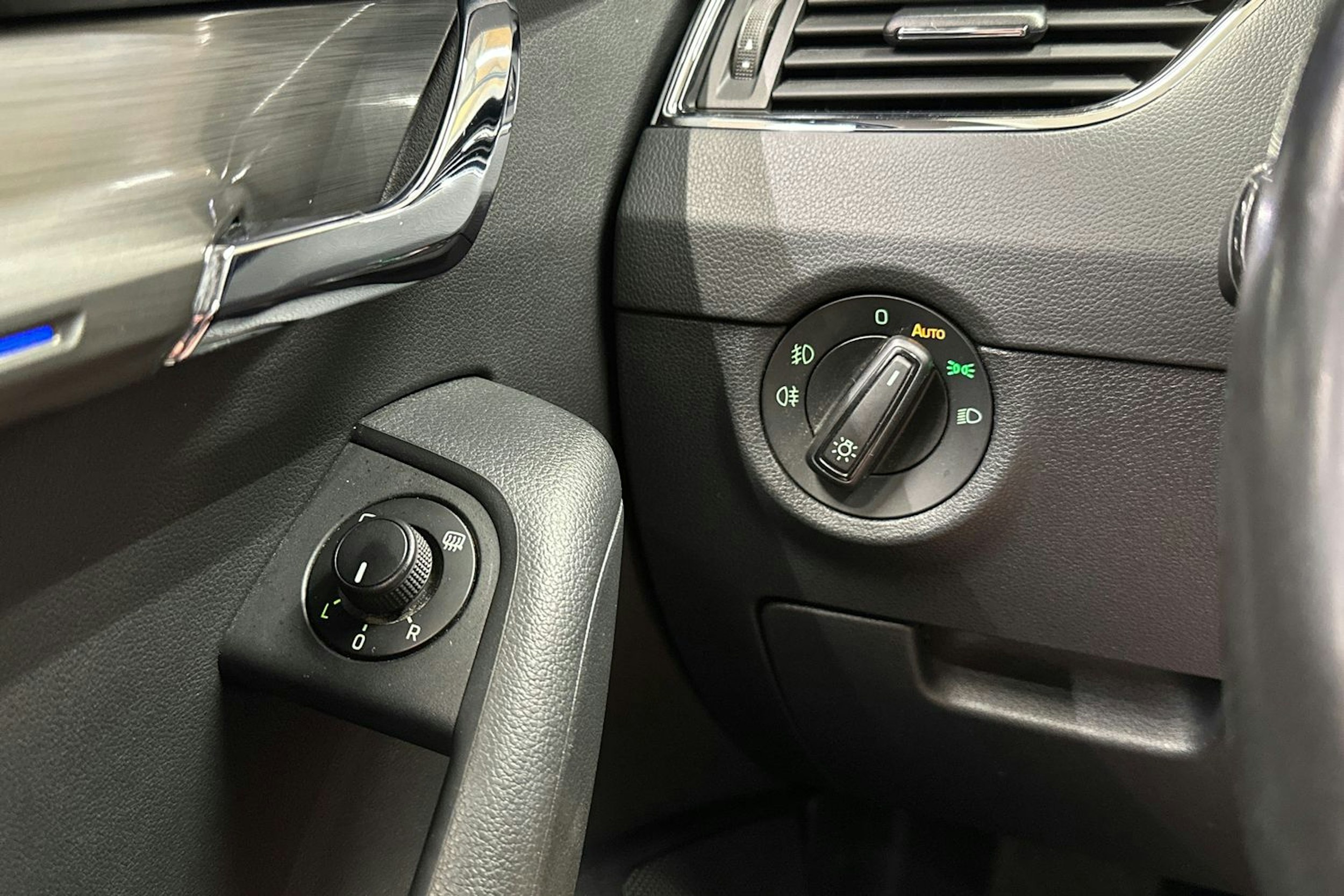 sininen Skoda Octavia 2020 kuva 30.