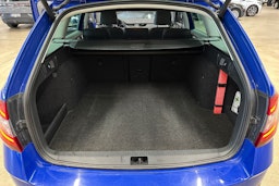 sininen Skoda Octavia 2020 kuva 33.