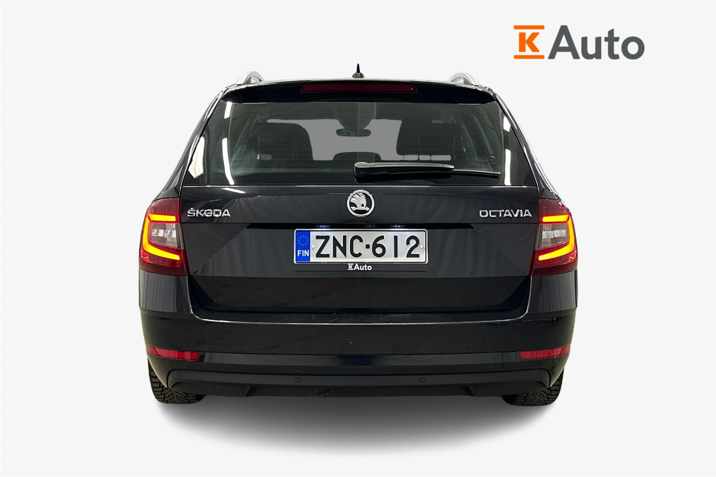 musta Skoda Octavia 2020 kuva 3.