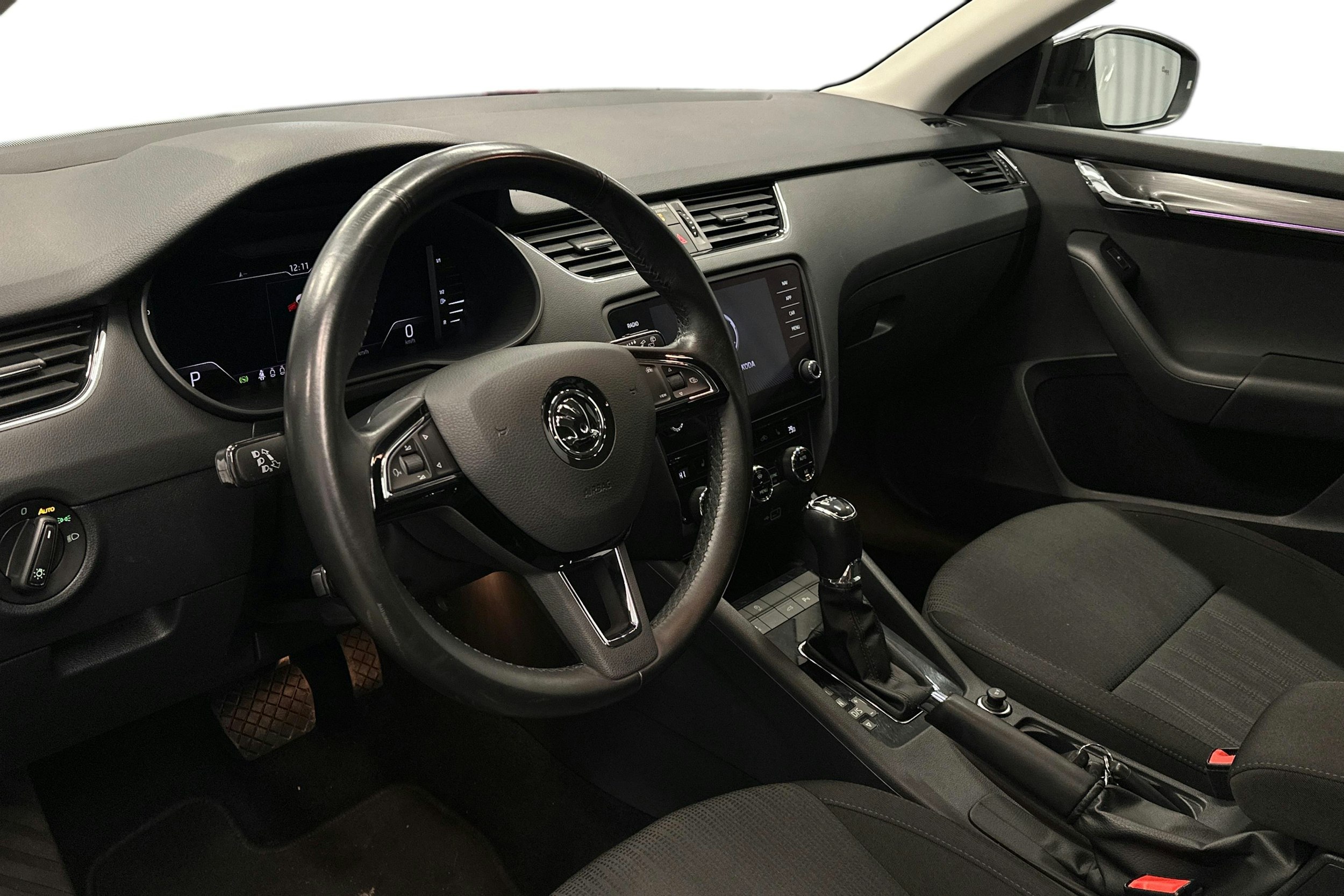 musta Skoda Octavia 2020 kuva 6.